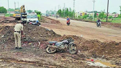 No barricade, dug-up road turns death pit