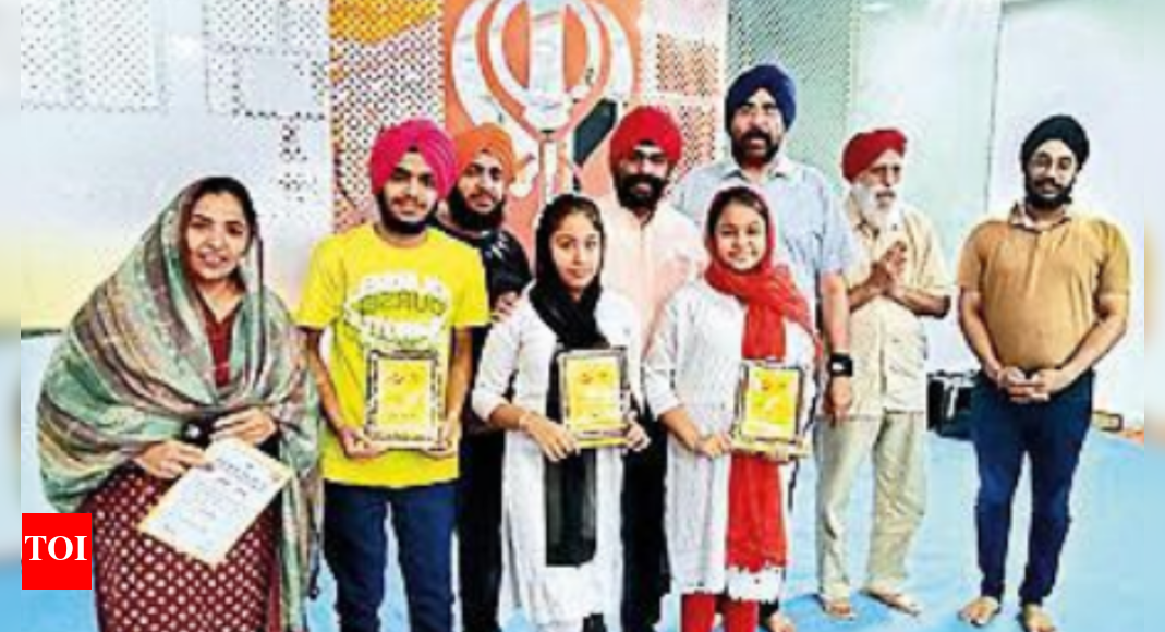 Gurdwara Panel Felicitates 46 Sikh Students For 90%+ Marks In Boards ...