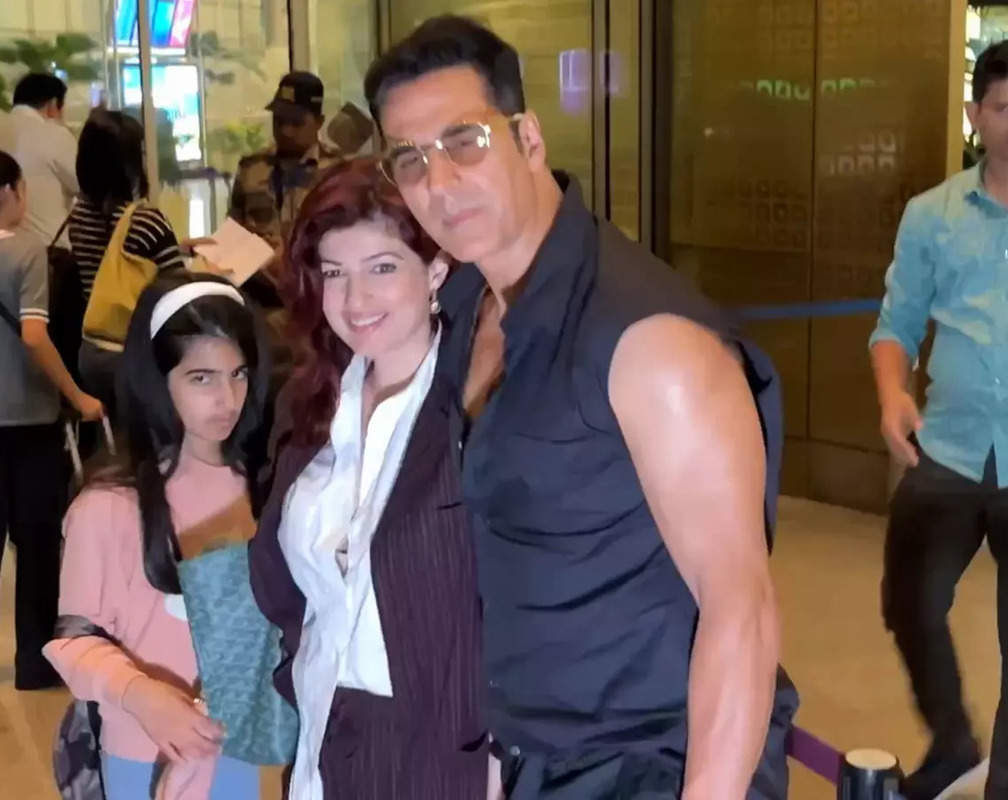 
Akshay Kumar heads for a family vacation with Twinkle Khanna and daughter Nitara
