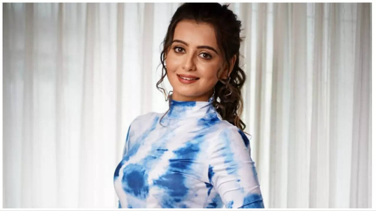 My first love has always been politics, says Chahat Pandey who has recently  joined the Aam Aadmi Party - Times of India