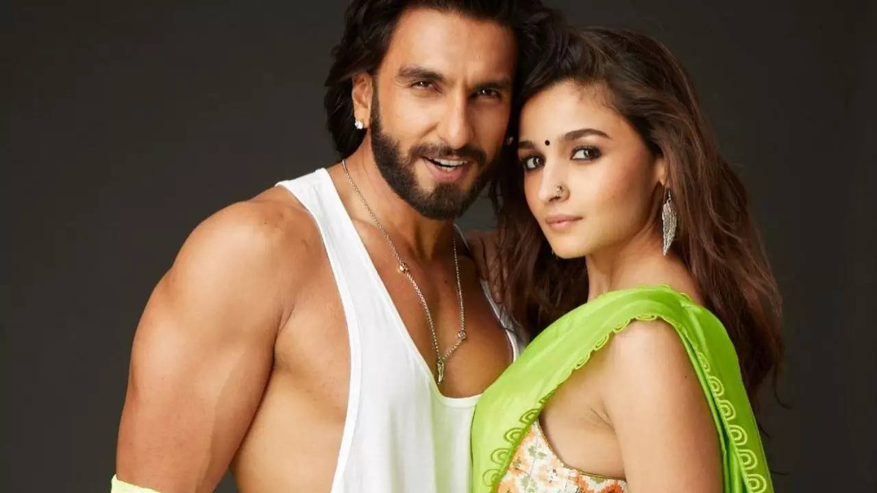 1280px x 720px - Alia Bhatt and Ranveer Singh turn up the heat in new photos shared by Karan  Johar - See inside | Hindi Movie News - Times of India