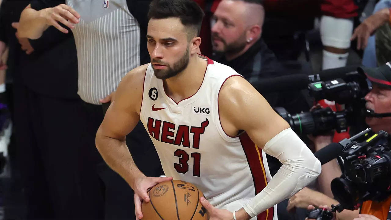 Cavs officially acquire Max Strus from Miami Heat, make other free agency  signings official 