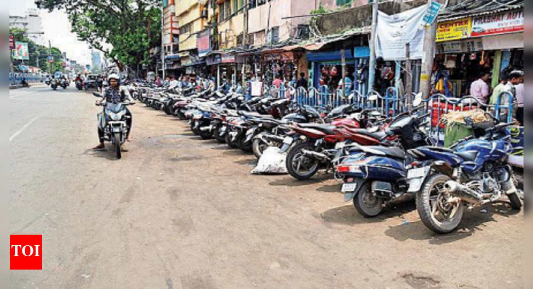 Mullick Bazar Removal of wares, singlerow parking free up Kolkata's Mullick Bazar Kolkata