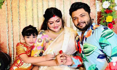Singer Aneek Dhar and wife Debaleena expecting second child