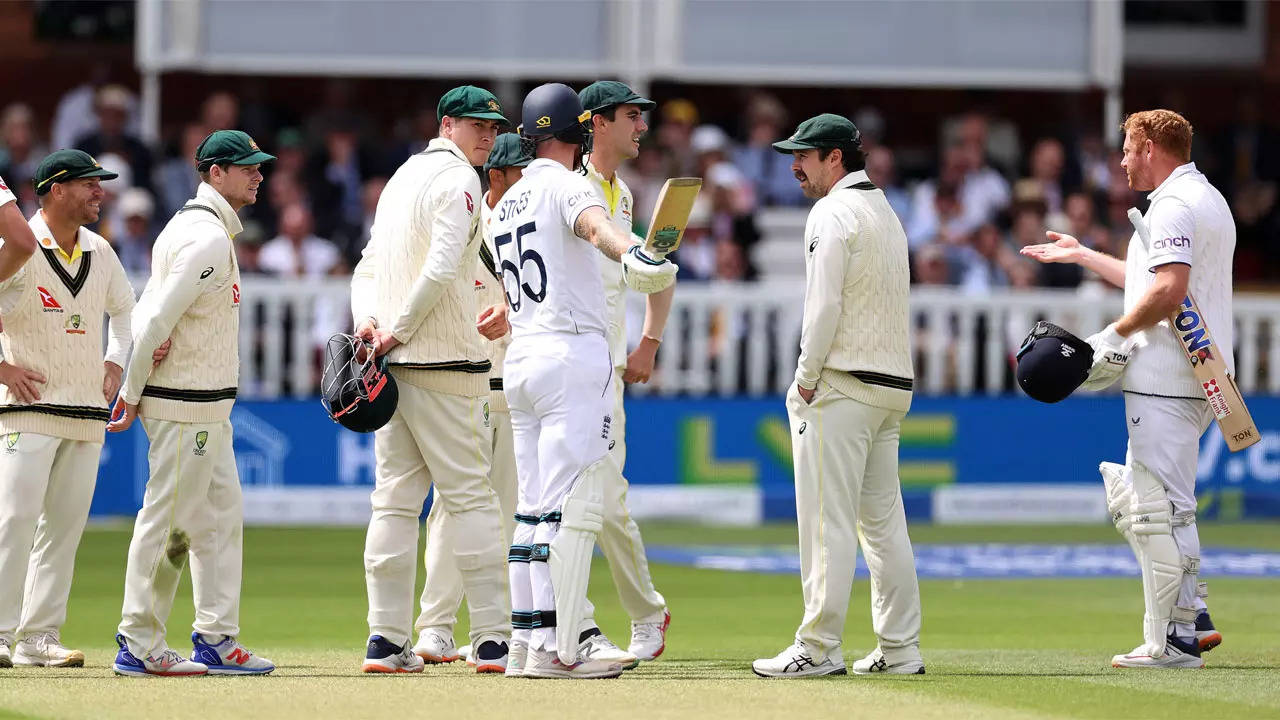 Cricket Dispute Has Australia Leading England in the Ashes - The New York  Times