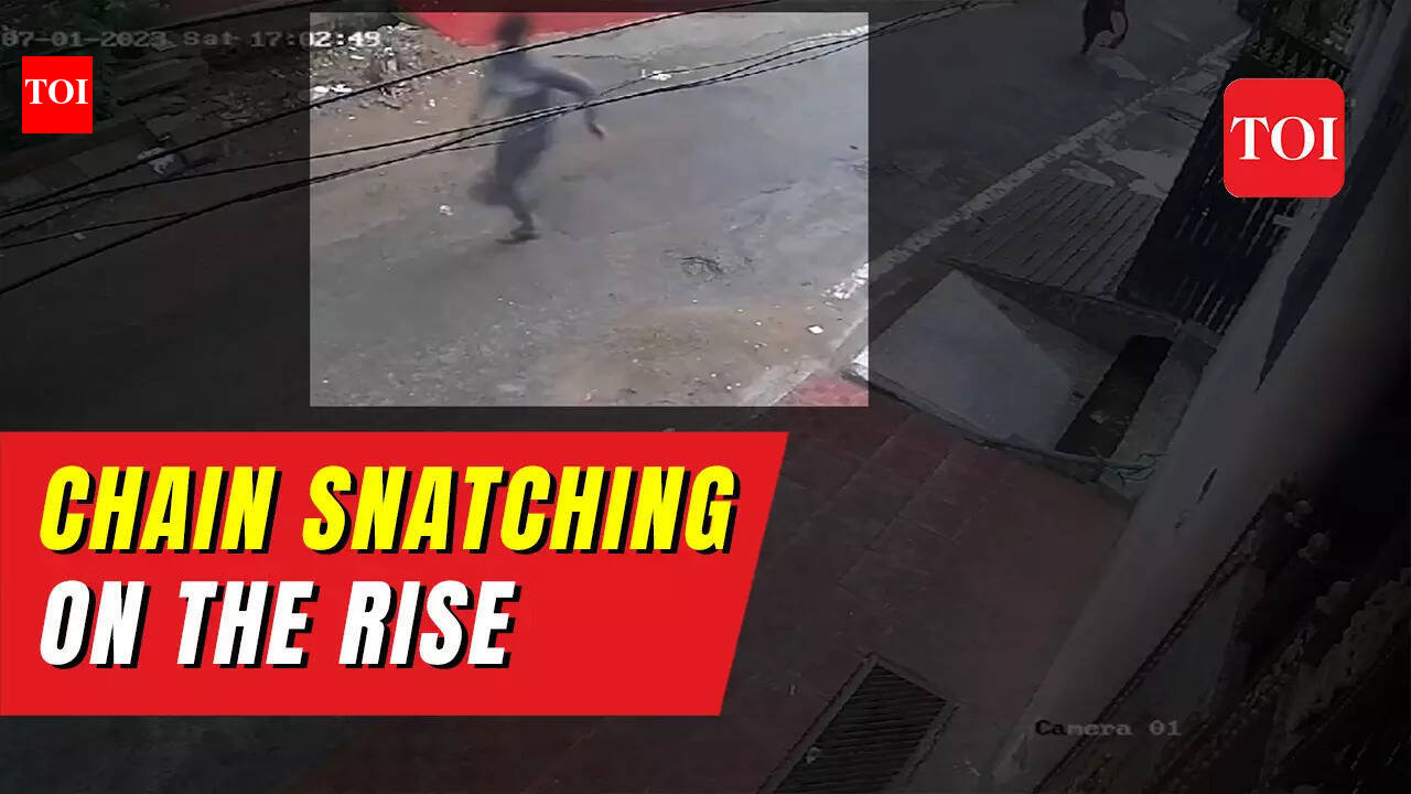 CCTV: Miscreant snatches gold chain from a woman in Lucknow's Gomati Nagar