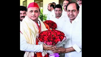 Akhilesh meets KCR, urges him to join fight against BJP for '24 polls