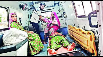 Male nurse assists Jodhpur woman deliver in ambulance