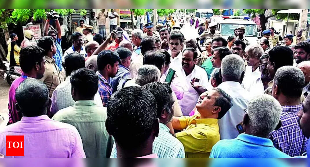 Madurai: Residents Protest Demanding New Roads | Madurai News - Times ...