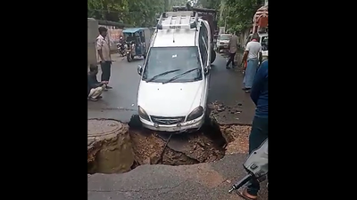 Narrow escape for taxi driver as road caves in near Balrampur hospital in Lucknow