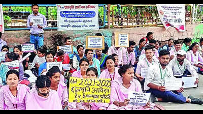 BEd students protest outside Raj Bhavan for scholarship