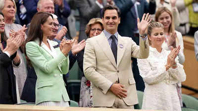 Wimbledon: 'Royal' Federer takes centre court