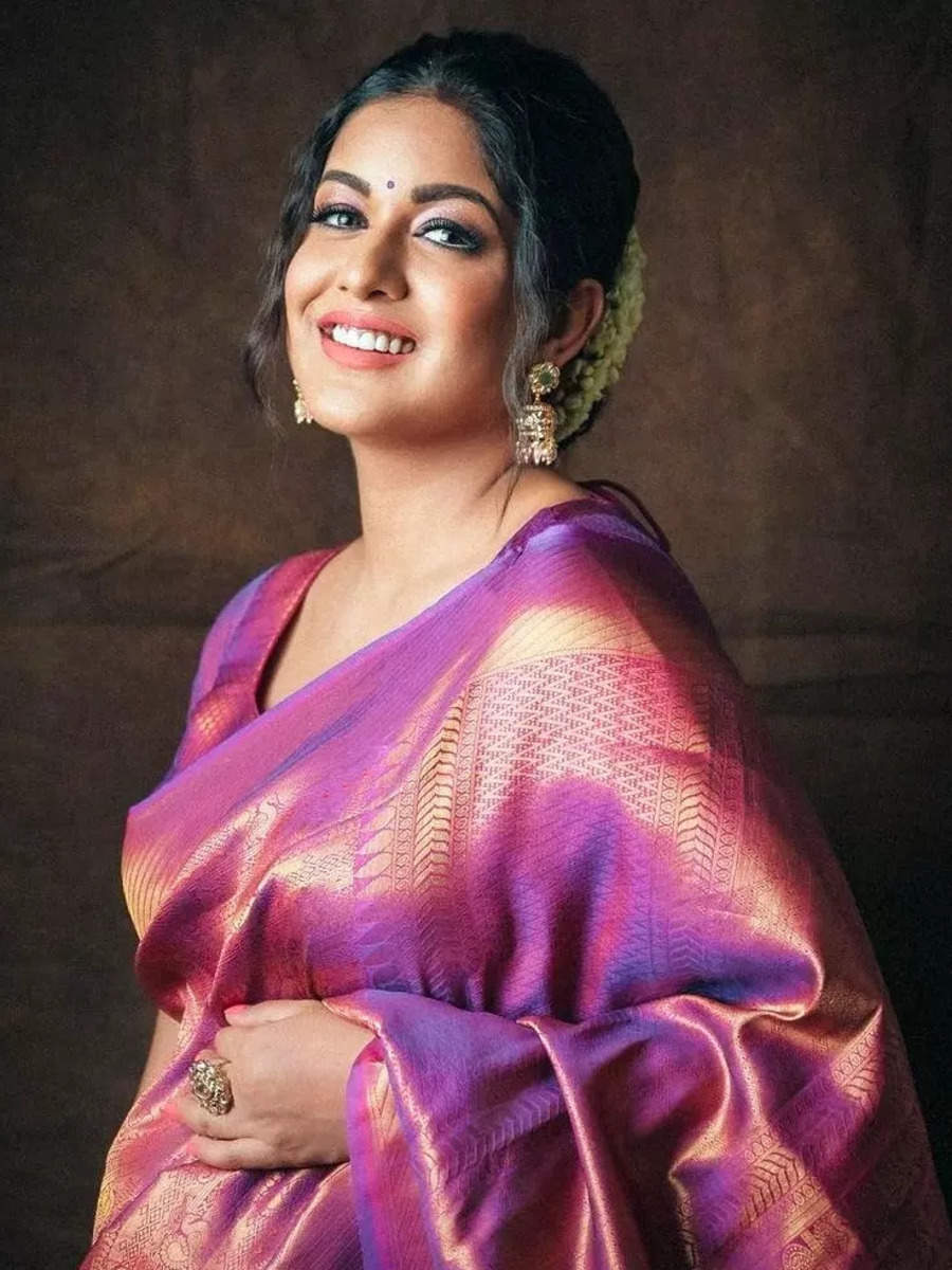 Ishita Dutta's adorable pics with baby bump | Times of India