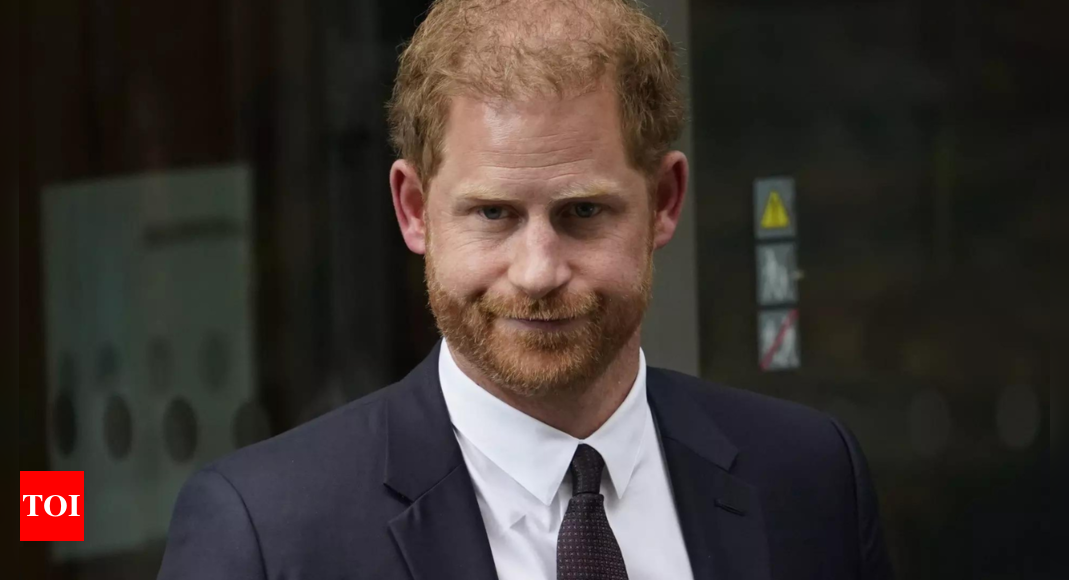 Harry: Prince Harry fights for trial in hacking case against Murdoch’s UK group – Times of India