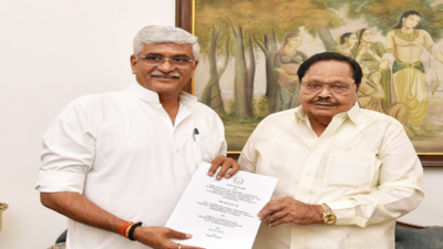 Mekedatu issue: Duraimurugan meets Union minister, seeks TN's share of Cauvery water