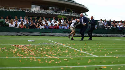 Watch: Just Stop Oil protesters disrupt play at Wimbledon