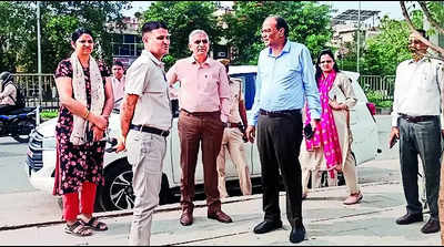 LSG secy, JMC-G commissioner inspect city for 2 hrs, pull up babus