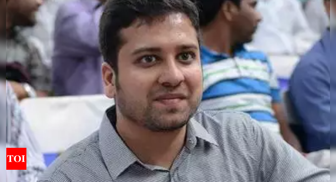 Bansal: Flipkart co-founder Binny Bansal invests .5 million in LeverageEdu – Times of India