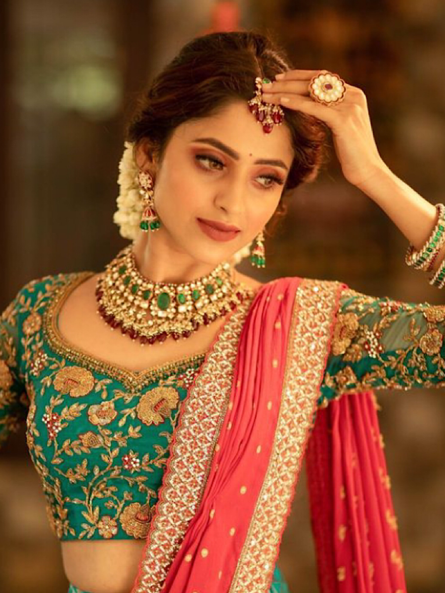 ​​In pics: Ayesha's stylish collection​ - Vimarsana News