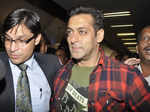 Salman returns after US surgery9.jpg