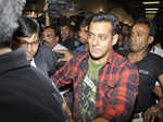 Salman returns after US surgery7.jpg