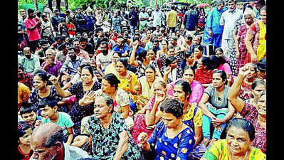 Kannamaly residents block Alappuzha-Kochi coastal main road as sea erosion continues