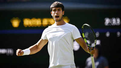 Carlos Alcaraz cruises into Wimbledon third round