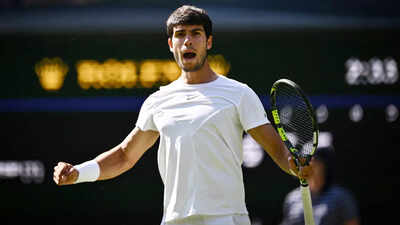 Carlos Alcaraz cruises into Wimbledon third round