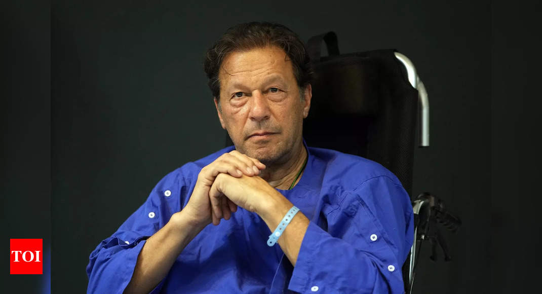Imf: Imran Khan meets IMF officials, backs bailout deal struck by Pakistan govt – Times of India