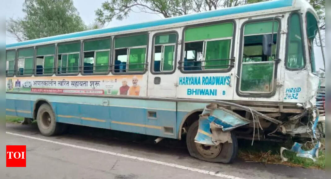 8 people dead, as many injured in road accident in Haryana's Jind | Chandigarh News - Vimarsana News