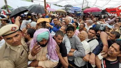 People Throng Haryana Home Minister Anil Vij’s Janata Darbar With ...