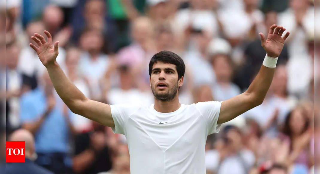 Carlos Alcaraz toughs it out to reach Wimbledon last 16 | Tennis News
