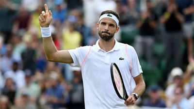 Grigor Dimitrov dispatches Frances Tiafoe with ease to advance at Wimbledon