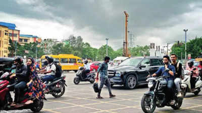 Crossing at SPPU junction a nightmare for pedestrians