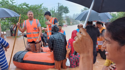 Haryana police, SDRF carry out rescue operations in flood-hit areas ...