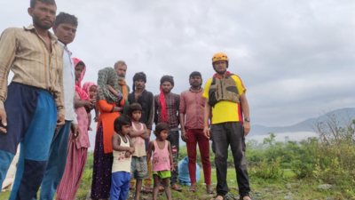 Over a dozen workers, kids stuck on Yamuna island for 12 hrs rescued