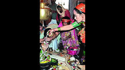 Thousands offer water to Lord Shiva in Ranchi