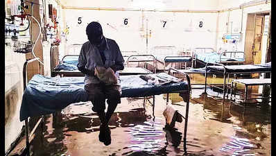 SMS hosp’s basement flooded, 15 cancer patients moved out