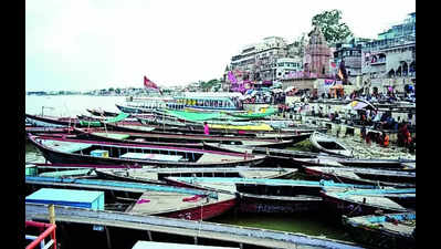 Boatmen resume strike against water taxis