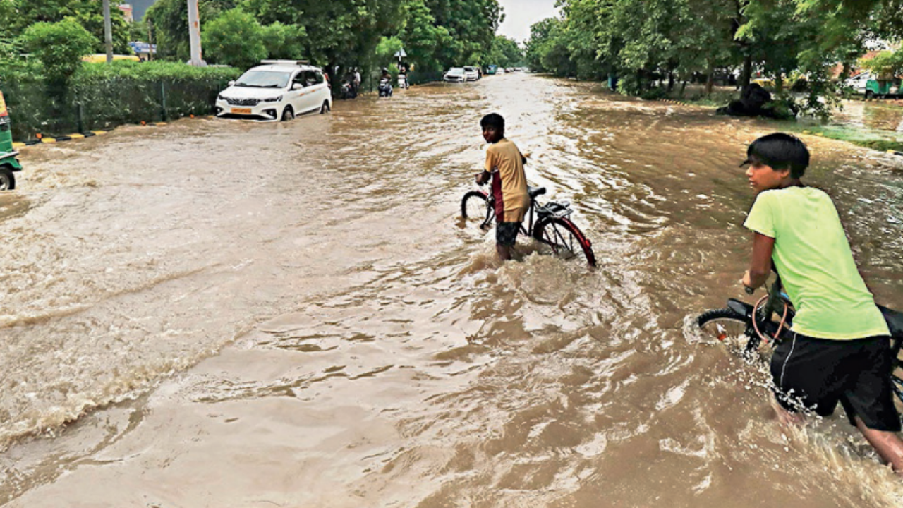 It's A Choke: Mcg Spent ₹58cr To Clean, Build Drains In A Yr, But Roads Are  Still Flood Points 