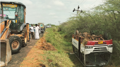 Student dies as school van overturns in Tamil Nadu