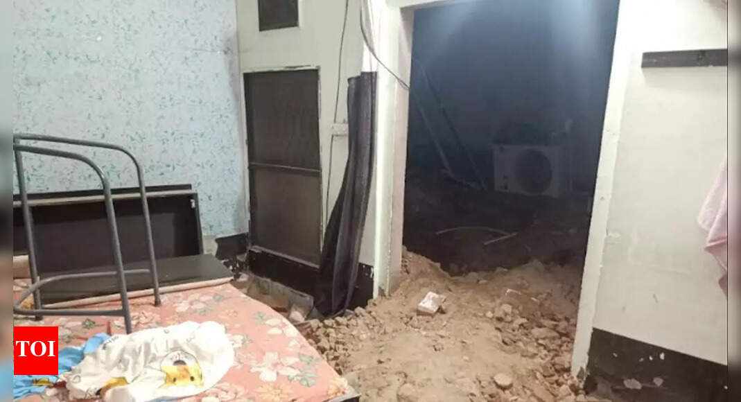 3 of family killed as house roof collapses due to rain in Punjab's Faridkot | Amritsar News - Vimarsana News