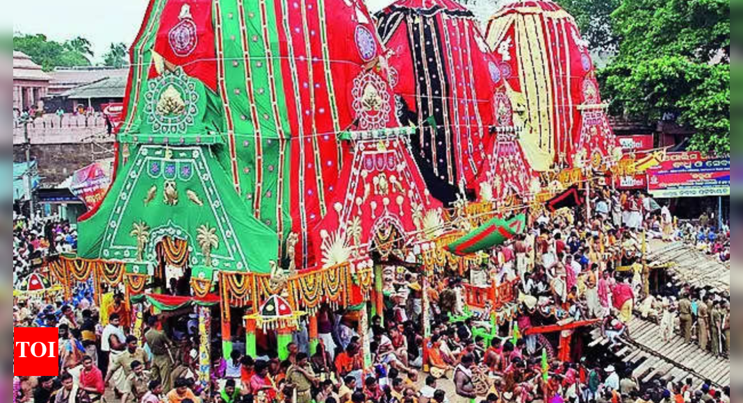 Probe ordered into reports of tourists, locals posing as servitors on chariots | Bhubaneswar News - Vimarsana News