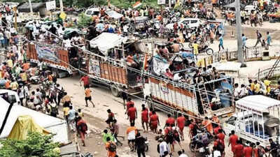 Kanwariyas' truck rams bike; dad, daughter dead | Dehradun News - Times ...