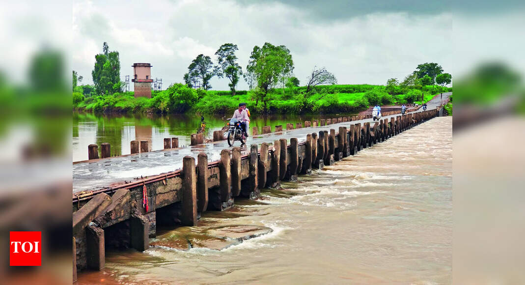 Rajaram Barrage Opens Amid Light Showers In Kolhapur | Kolhapur News ...