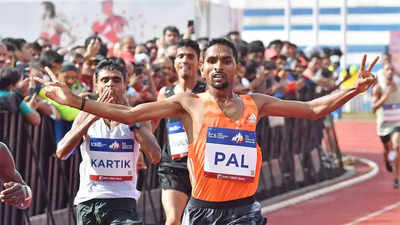 Gritty Abhishek Pal wins bronze in 10,000m