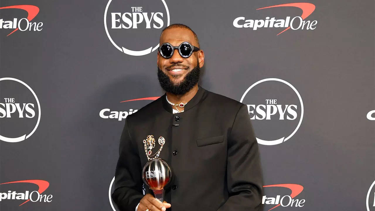Los Angeles Lakers' LeBron James ready for 21st NBA season, eager to chase  18th title - Times of India