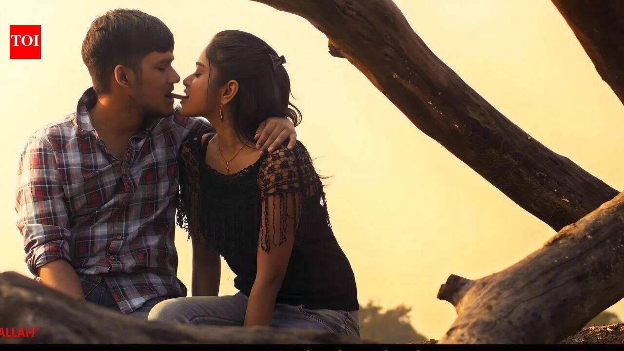 Samaresh Basu-R Projapoti - Official Trailer