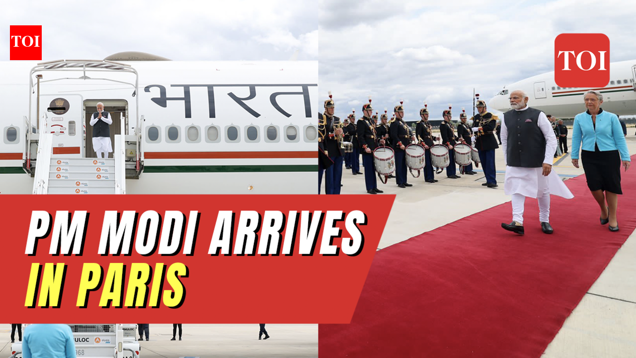PM Narendra Modi arrives in France, gets rousing welcome