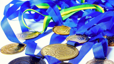 2 bag medals at swimming championship